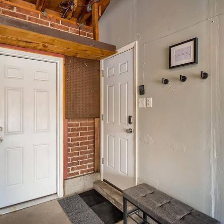 Adorable 2-Bedroom Modern Basement Denver Exterior photo