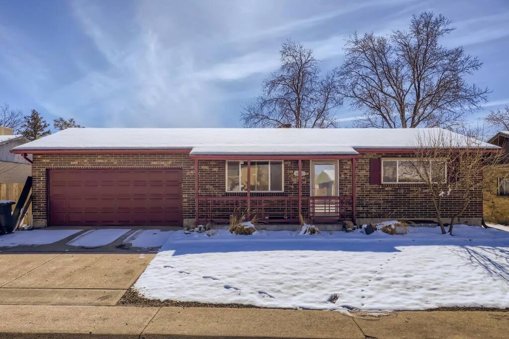 Adorable 2-Bedroom Modern Basement Denver Exterior photo