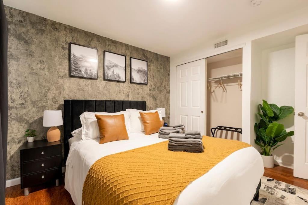 Adorable 2-Bedroom Modern Basement Denver Exterior photo